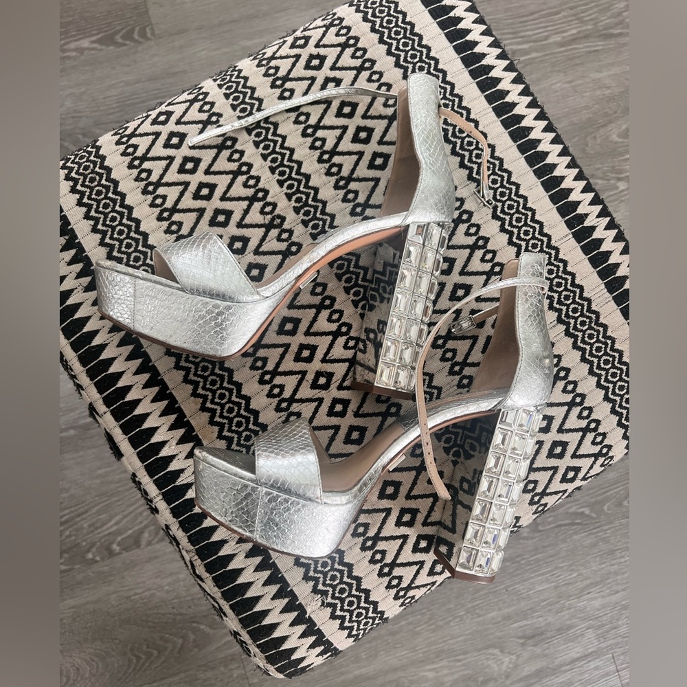 💎 Michael Kors- Silver Platform 🔥